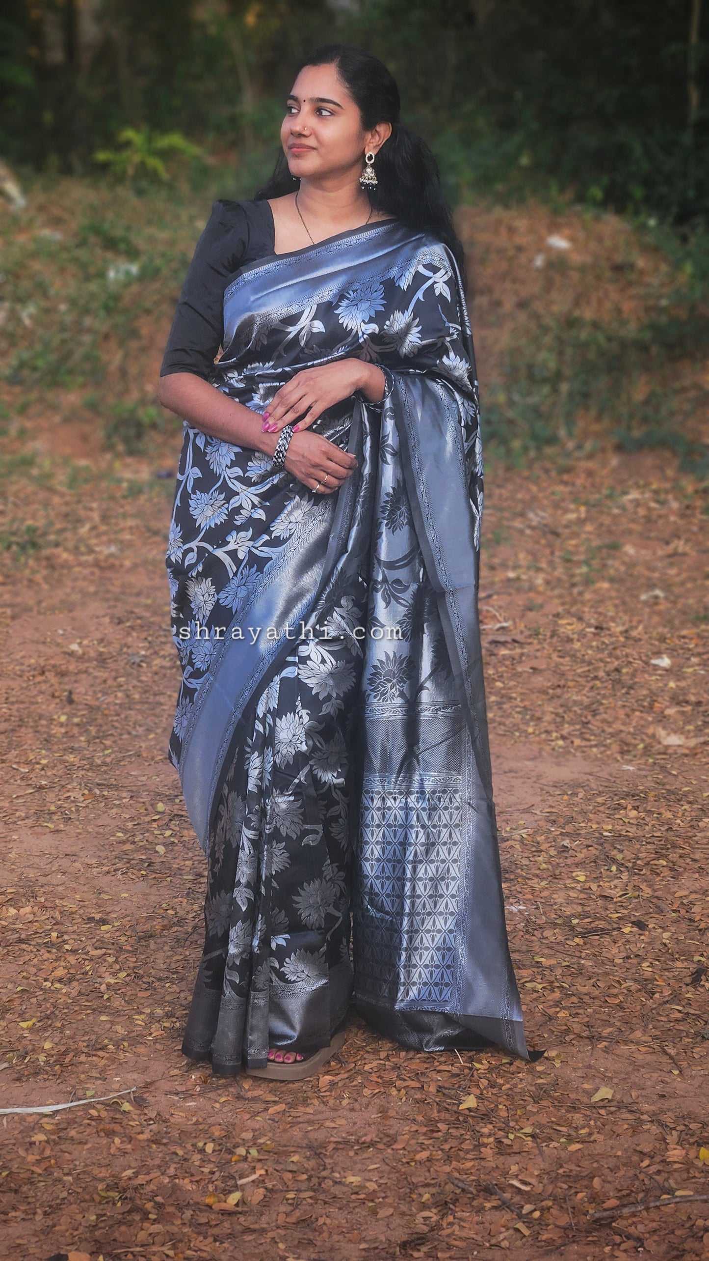 Litchi Silk Saree With Blouse Piece