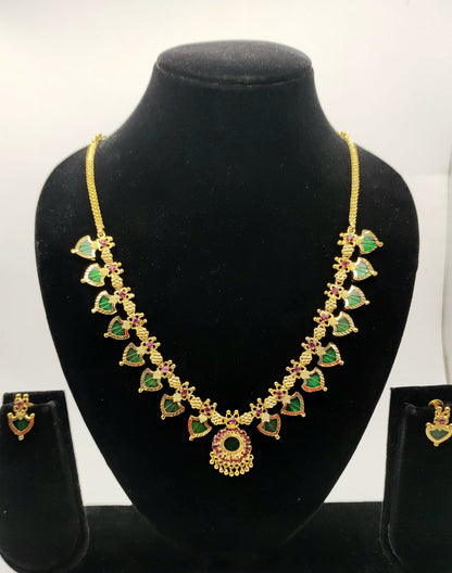Green palakka necklace with stud